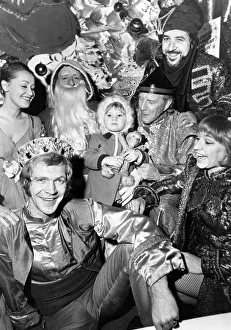 00521 Prints: Little Morag Kelly meets the cast of Aladdin appearing at the Kings Theatre