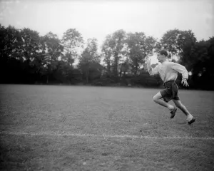 00244 Prints: Little Tommy Harmer August 1957 Tottenham Hotspurs Football Player puts on a spurt