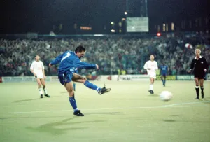 Littlewoods Cup. Oldham Athletic 6-0 West Ham 14th February 1990