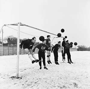01133 Prints: Liverpool FC footballers training in the snow ahead of their FA cup match against Wrexham