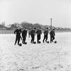 01133 Prints: Liverpool FC footballers training in the snow ahead of their FA cup match against Wrexham
