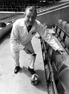 Stands Prints: Liverpool FC manager Bob Paisley wearing overalls from new team sponsors Crown Paints