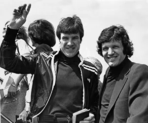 01127 Prints: Liverpool footballer Emlyn Hughes with team-mates at Speke Airport before flying to