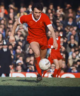 Liverpool footballer Ray Kennedy in action against Chelsea at Stamford Bridge