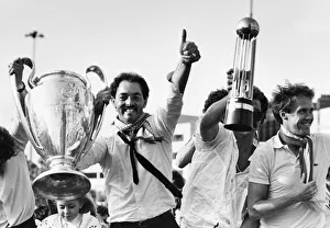 Parades Prints: Liverpool goalkeeper Bruce Grobbelaar holds aloft the European Cup trophy as Granme