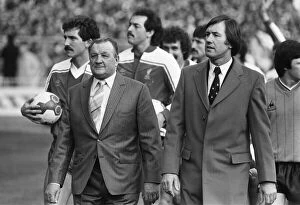 Images Dated 20th January 2021: Liverpool manager Bob Paisley walks out at Wembley with Tottenham Hotspur manager Keith
