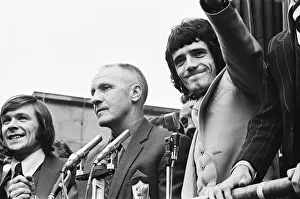 00461 Prints: Liverpool manager Bill Shankly acknowledges the huge crowd which turned out