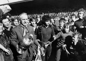 01088 Prints: Liverpool manager Bill Shankly celebrates with the League Championship trophy as his side