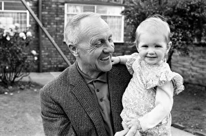 00462 Prints: Former Liverpool manager Bill Shankly pictured relaxing at home with family following his