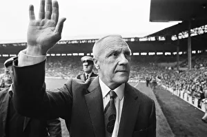 1974 Prints: Former Liverpool manager Bill Shankly salutes the Liverpool fans as he walks around