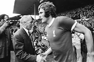 00539 Prints: Former Liverpool manager Bill Shankly salutes the Liverpool fans as he walks around