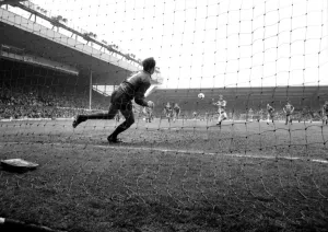 Liverpool v. Chelsea. May 1985 MF21-04-044 The final score was a four three