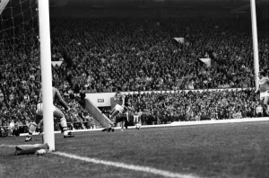 00235 Prints: Liverpool v. Everton. October 1984 MF18-04-102 The final score was a one nil