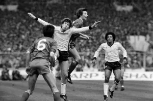 00914 Prints: Liverpool v Manchester United, Football League Cup Final at Wembley Stadium