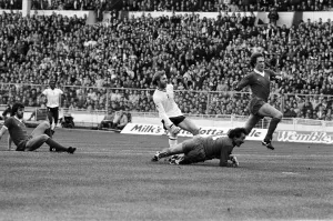 00914 Prints: Liverpool v Tottenham Hotspur, Football League Cup Final at Wembley Stadium