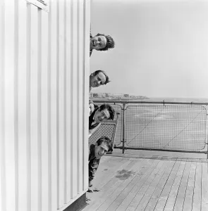 00627 Prints: Liverpudlian pop group Gerry and the Pacemakers led by Geery Marsden pose for the camera