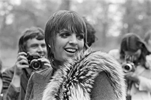 01127 Prints: Liza Minnelli, actor and singer, pictured at The Dorchester Hotel in London