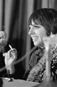 01127 Prints: Liza Minnelli, actor and singer, pictured at The Dorchester Hotel in London