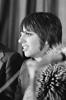 01127 Prints: Liza Minnelli, actor and singer, pictured at The Dorchester Hotel in London
