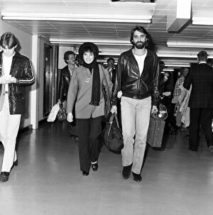 Images Dated 21st October 1982: Liza Minnelli and her husband Mark Gero on their way to Rome via Heathrow
