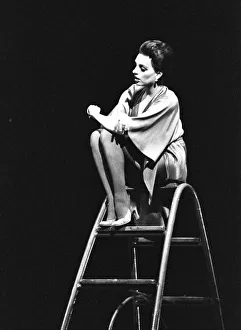 01365 Prints: Liza Minnelli in her role as the storyteller on stage at the Royal Opera House