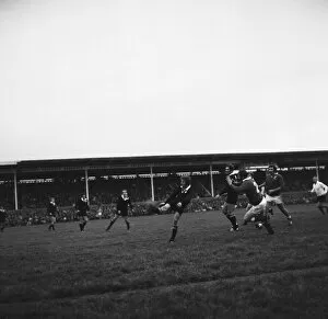 Images Dated 31st October 1972: Llanelli RFC v New Zealand. Part of New Zealands 1972-73 tour of the Northern