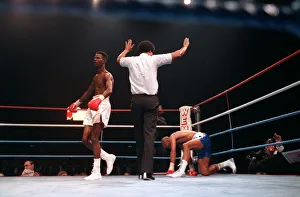 00130 Prints: Lloyd Honeyghan boxer knocked down by Breland Mar 90 with boxing referee arms