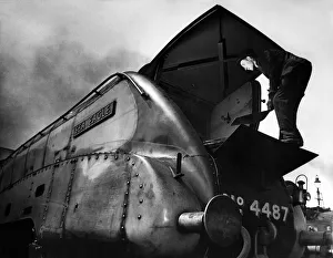 LNER Sheds at Kings Cross - Cleaning giant locomotives