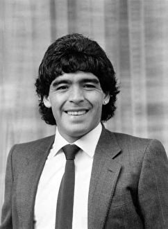 00253 Collection: In London Argentinas Diego Maradona before the match at White Hart Lane