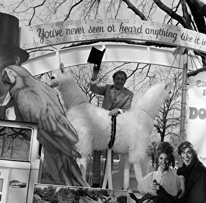 00907 Prints: The London Easter Parade is sponsored by the London Tourist Board