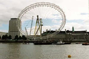 THE LONDON EYE MILLENNIUM FERRIS WHEEL October 1999 - 12pm The giant ferris