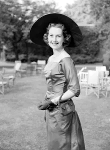 00181 Prints: London Fashion Designers gave a garden party at Lancaster House for fashion buyers