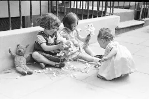 00447 Prints: London Kids, children seen here playing in the street during the spring of 1941 Circa May