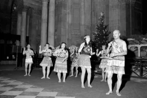 Christmas Tree Prints: The London Maori Club'which comprises of New Zealand people working in London