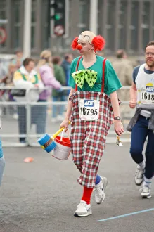 01062 Prints: The London Marathon - 1990 Runners pass through and around the Tower Bridge area