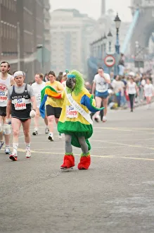 01062 Prints: The London Marathon - 1990 Runners pass through and around the Tower Bridge area