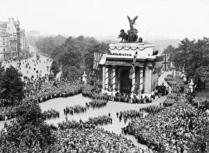 Images Dated 17th October 2014: London Victory Parade, May 1919. At Hyde Park Corner