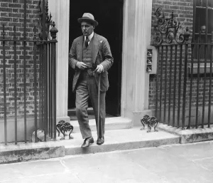 Walking Stick Prints: Lord Birkenhead seen here leaving 10 Downing Street following crisis talks on the first