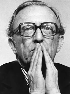 01428 Prints: Lord Carrington as if praying at conference - December 1979