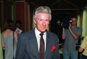 01427 Prints: LORD LICHFIELD AT THE BERKELEY HOTEL IN LONDON 11 / 07 / 1994
