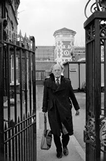 Civil Rights Prints: Lord Longford leaving seen here leaving a London Prison April 1985 Neg No 85 2341
