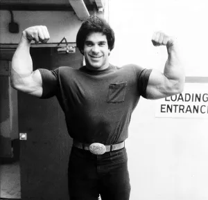 Muscles Prints: Lou Ferrigno Actor and Bodybuilder with arms up showing muscles March 1980