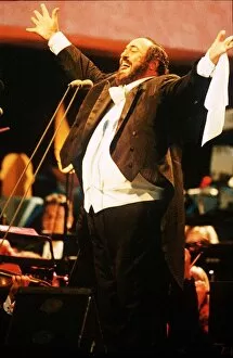 00161 Collection: Luciano Pavarotti opera singer in Hyde Park concert
