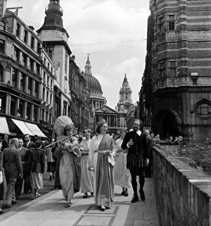 00014 Prints: Ludgate Hill Shakespearean players perform extracts from the Bards many plays