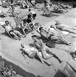 00077 Prints: Lunch hour at the Oasis Lido in Central London. Where Keith Baxter