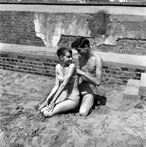 00790 Prints: Lunch hour at the Oasis Lido in Central London. Where Keith Baxter