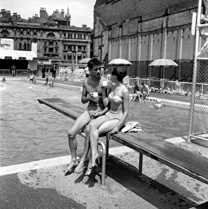 00790 Prints: Lunch hour at the Oasis Lido in Central London. Where Keith Baxter