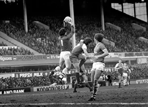 Luton Town 0 v. Liverpool 0. February 1984 MF14-09-052