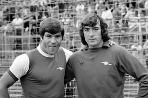 Luton Town. vs. Arsenal. Macdonald pictured with Jennings. August 1977 77-04352-017