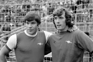 Luton Town. vs. Arsenal. Macdonald pictured with Jennings. August 1977 77-04352-003